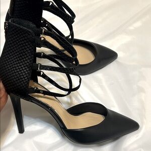 Gianni Bini. Chic Black Pointed Toe Heels